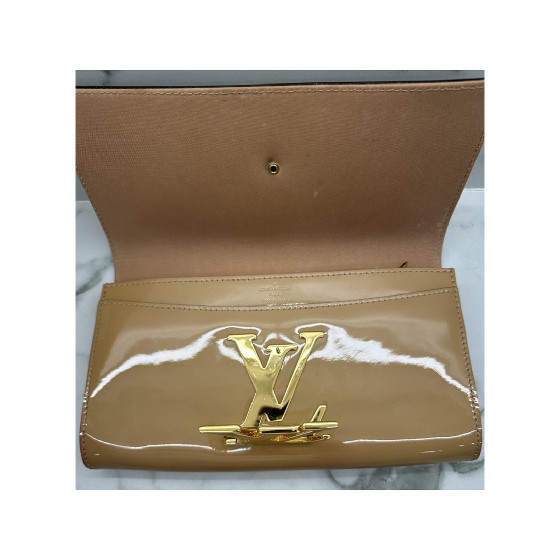 PRELOVED LOUIS VUITTION BEIGE LOGO CLUTCH