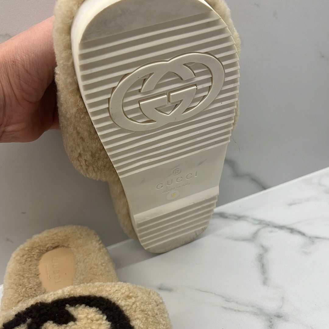 >PRE LOVED GUCCI LEATHER & SHEARLING MULES