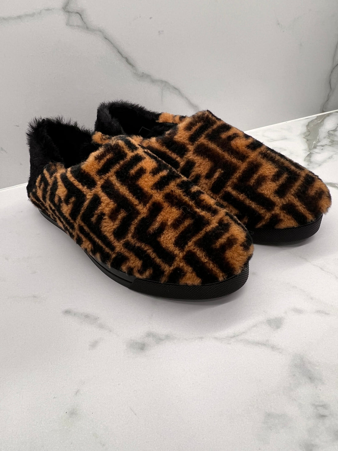 FENDI PRELOVED KIDS SLIPPERS